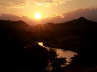 北上川に反射する夕日